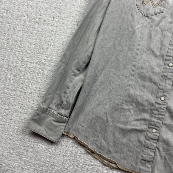 Wrangler Women’s Sz S Western Pearl Snap Gray Denim Shirt Stitching On Pocket - Picture 3 of 12